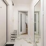 Cozy With Free Parking Апартамент Варна
