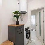 Апартамент Cozy With Free Parking Варна