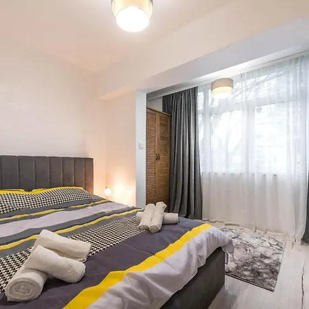 Cozy With Free Parking Апартамент *
