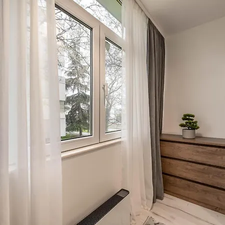 Апартамент Cozy With Free Parking Варна