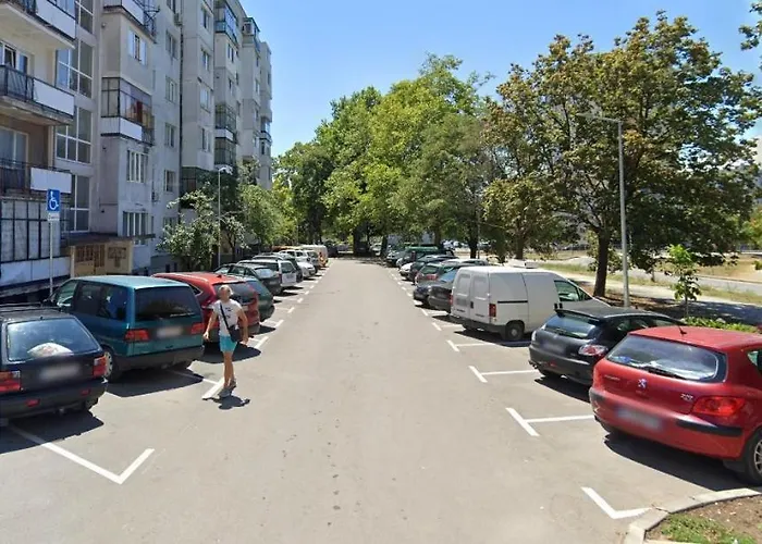 Cozy With Free Parking アパート ヴァルナ