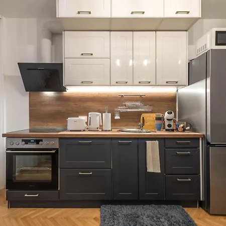 Apartmán Cozy With Free Parking