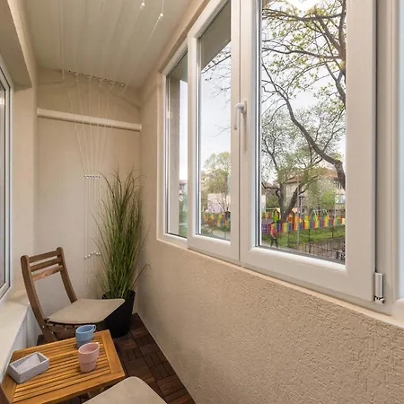 Cozy With Free Parking