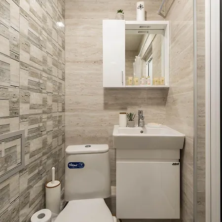 Apartmán Cozy With Free Parking *