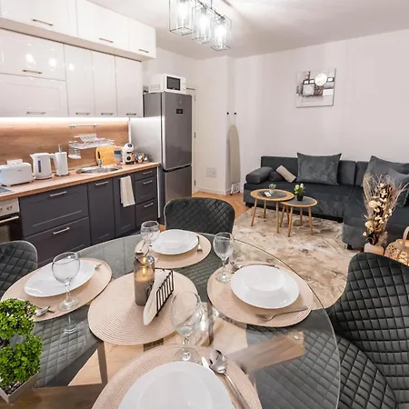 Apartmán Cozy With Free Parking *