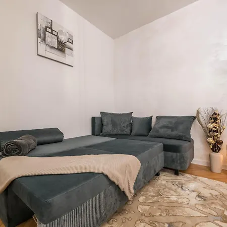 Apartmán Cozy With Free Parking *