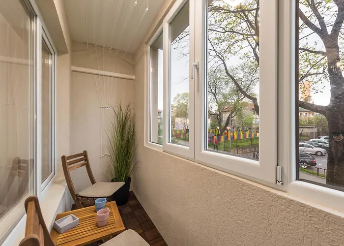 Cozy With Free Parking